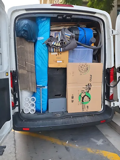 Camion chargé avec protection professionnelle des meubles